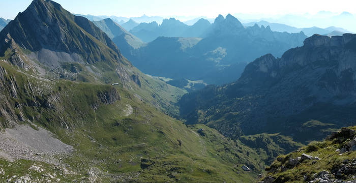 Der Blick vom «Tête de l'Herbette» in den Talkessel