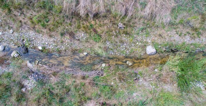 Blick von oben auf den offengelegten Mülibach © Dominic Tanner