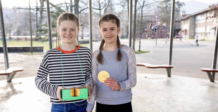 Kinder beim Schoggitalerverkauf