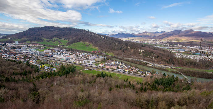 Vue en direction d'Aarburg dans le paysage construit