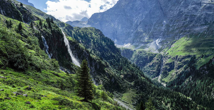 Chutes de Schmadri dans la vallée de Hinteren Lauterbrunntal