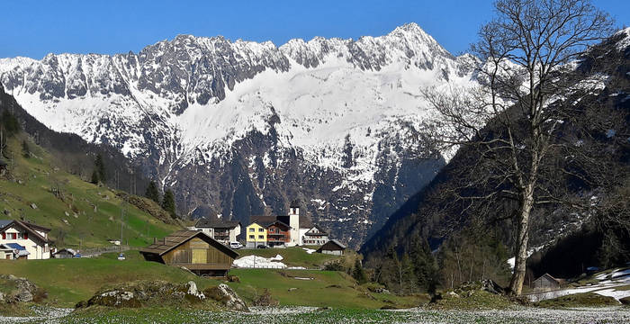 Ferienarbeitswoche: Das Dorf Meien im Frühling © Stiftung Umwelteinsatz