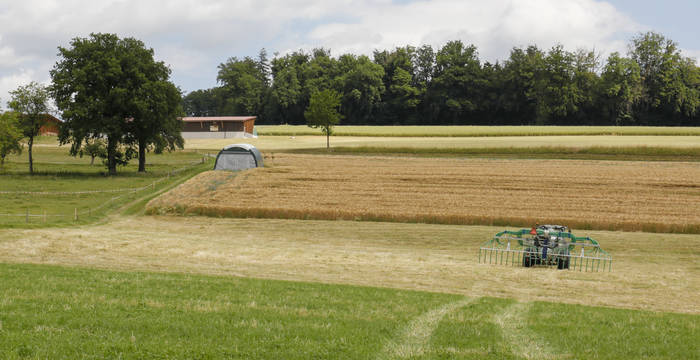 Fertilisation avec tuyau traîné dans le canton de Berne © Matthias Sorg