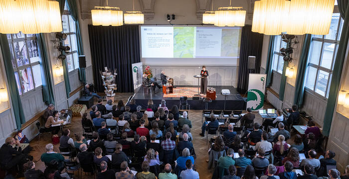 Podium de la conférence sur les sols organisée par Pro Natura en 2025