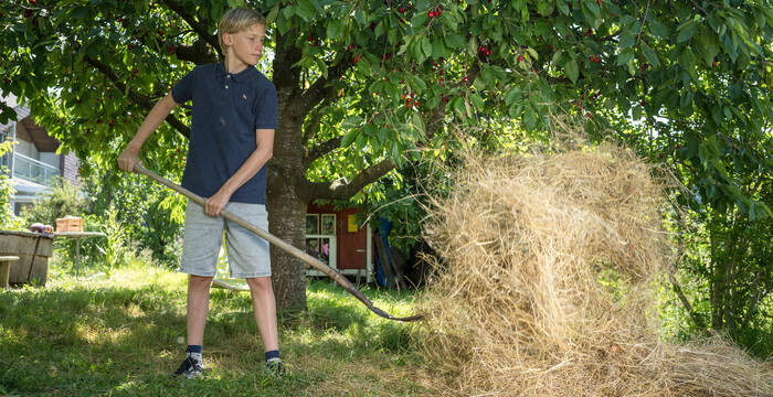Im Naturgarten können alle mit anpacken. © Daniel Rihs