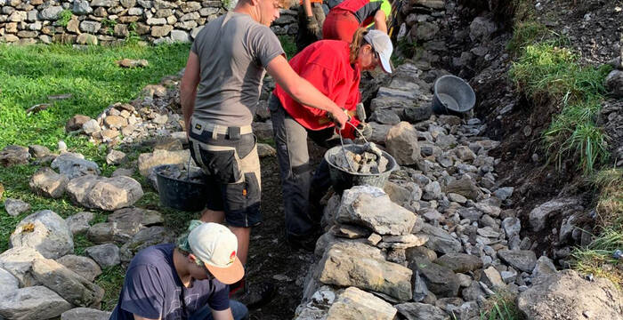 À Urnerboden, les missions telle la «semaine murs de pierres sèches» diversifient les tâches.