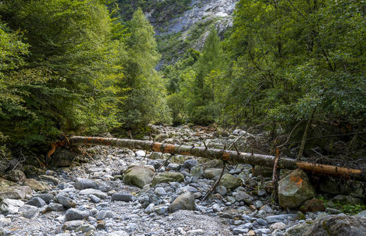 Ausgetrocknetes Flussbett des Ria de Val Cama GR