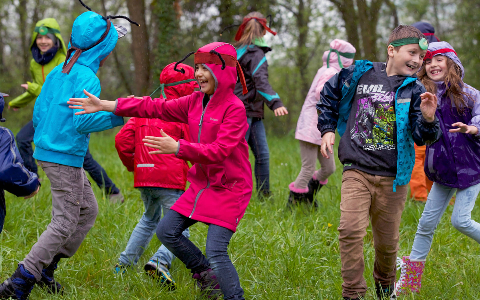Kinder spielen auf der Wiese © Pro Natura