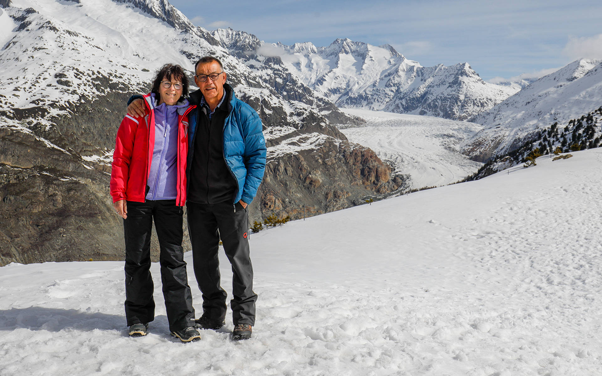 Isabella und Laudo Albrecht auf der Hohfluh, am Rande des Aletschgletschers © Matthias Sorg