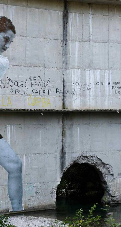 Action artistique sur le barrage abandonné d'Idbar (Bosnie)