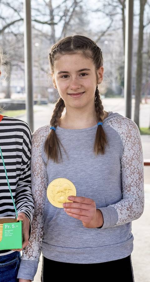 Des enfants lors de la vente des Ecus d'or