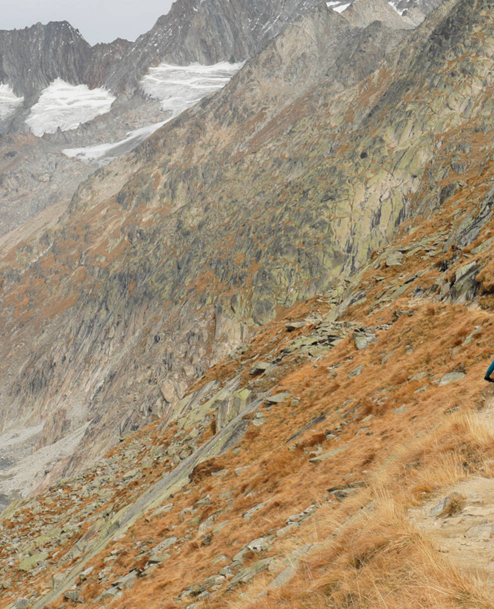 un vélo tout terrain à côte du glacier d'Aletsch - muss das sein