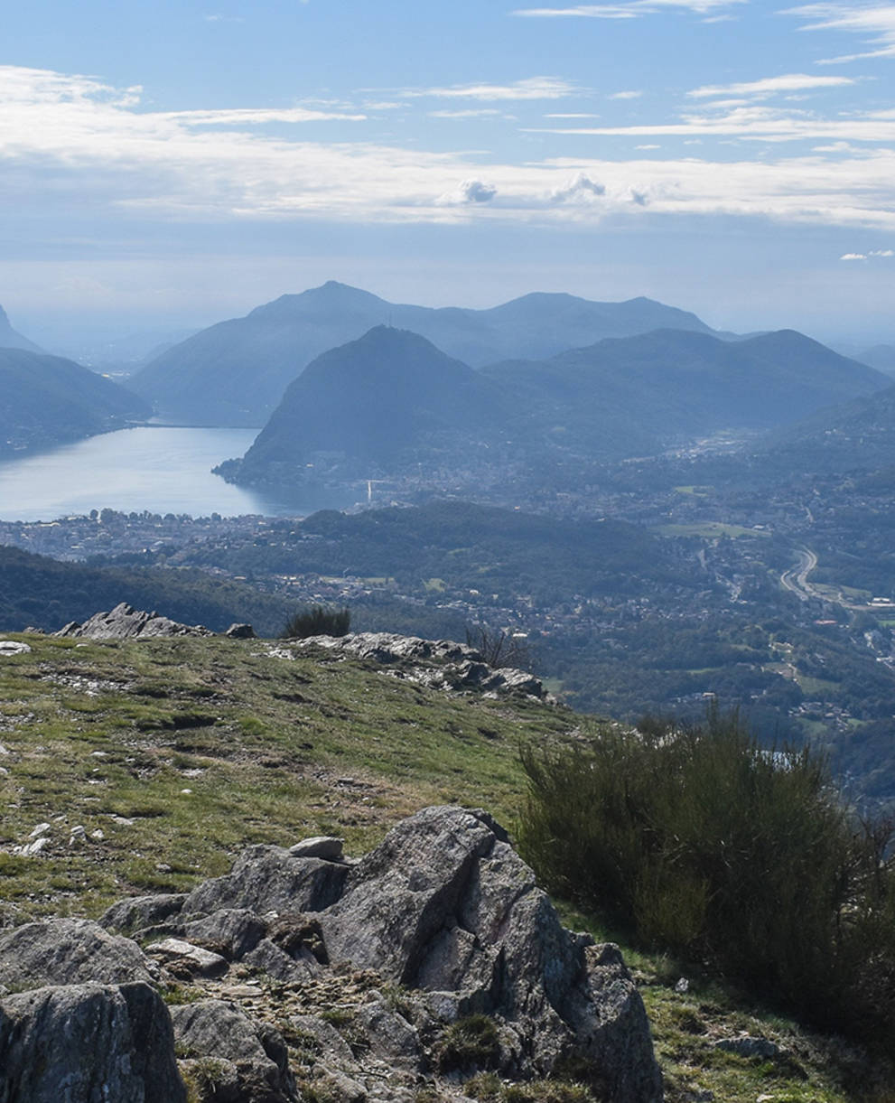 Von den Hügeln oberhalb Tesserete hat man einen wunderbaren Blick auf Lugano und den vielarmigen See