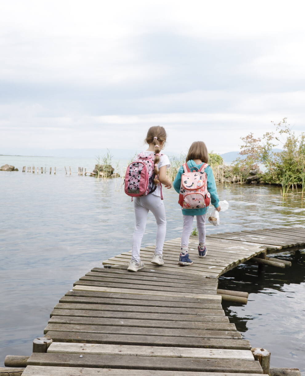 Filles passerelle réverve naturelle Grangettes