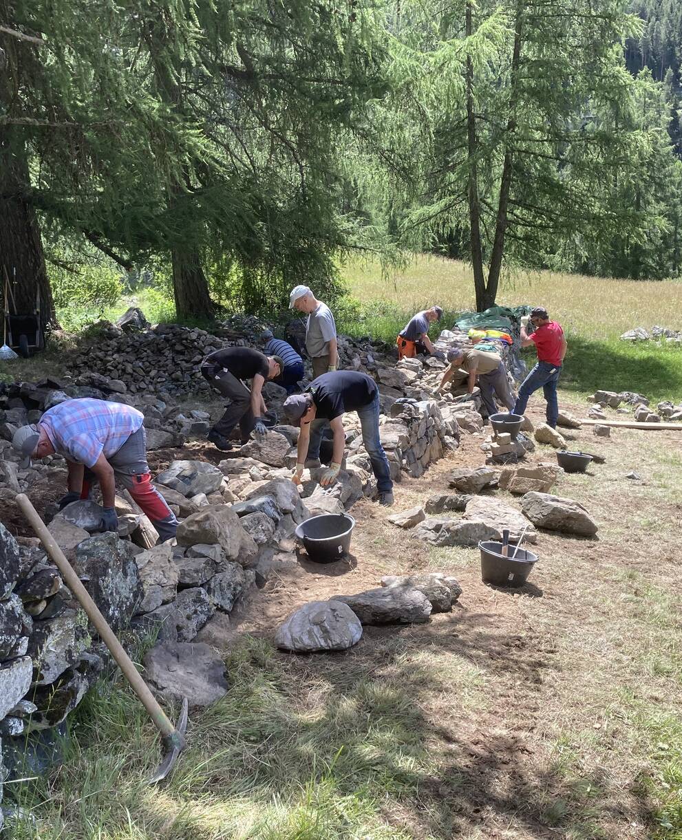 Trockenmauer sanieren in Zernez