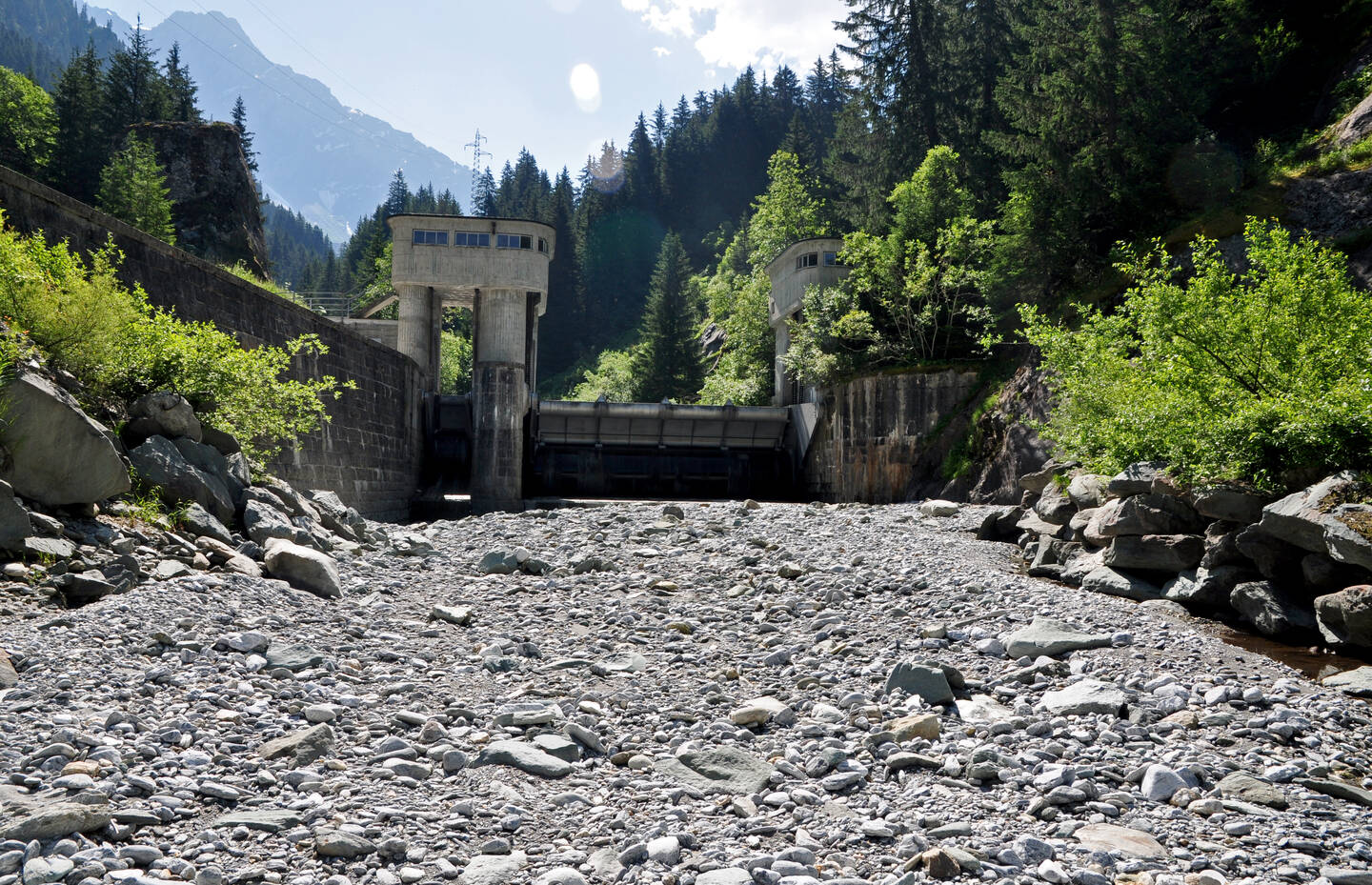 Débit résiduel nul dans la Drance de Bagnes ; Fionnay, été 2013