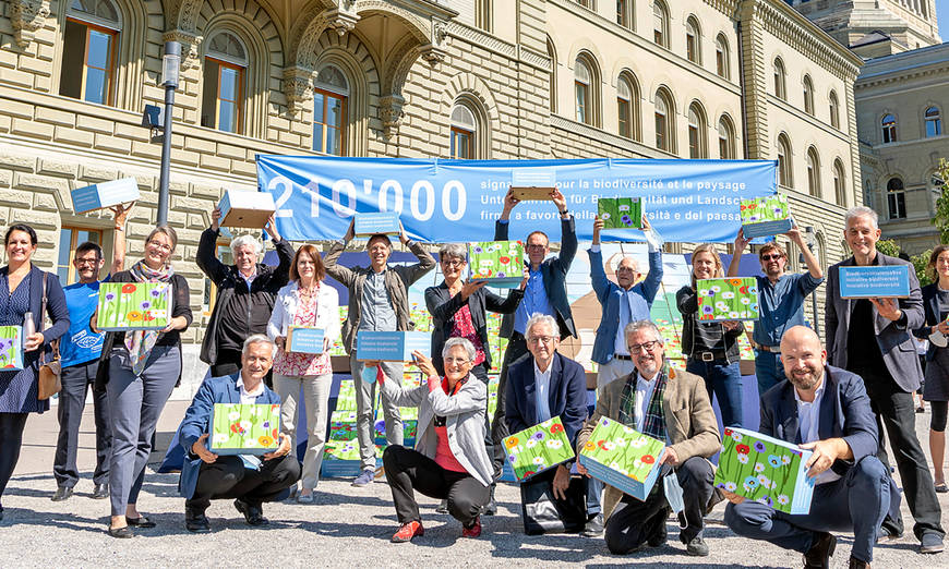 Einreichung der Doppelinitiative in Bern